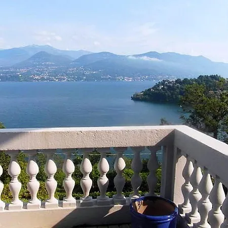 Villa Laveno-mombello Sleeps 8 Pool Wifi