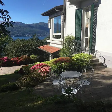 Villa Laveno-mombello Sleeps 8 Pool Wifi