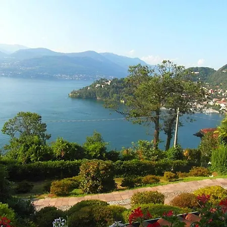 Villa Laveno-mombello Sleeps 8 Pool Wifi
