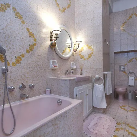 Laveno-mombello Sleeps 8 Pool Wifi Villa *